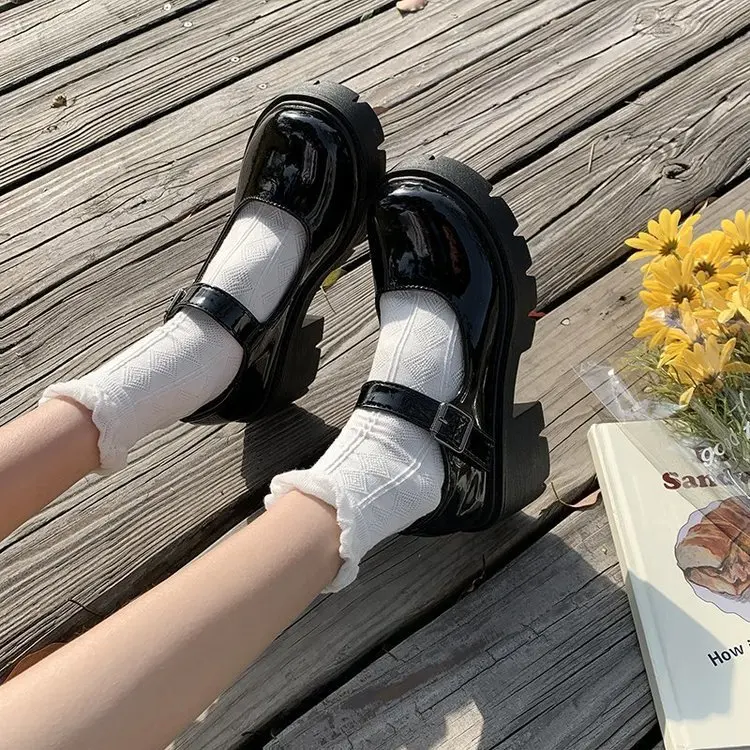 Резиновые базовые каблуки с высокими копытами из искусственной кожи . ' - ' . 4