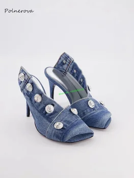 Джинсовые лоскутные тапочки с открытым носком, Ретро-тапочки на высоком тонком каблуке и пуговицах, Уличная обувь для подиума, женская летняя элегантная обувь 2023 г.